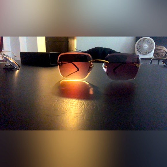 Exclusive frameless glasses with 18K Gold sides - Picture 2 of 3